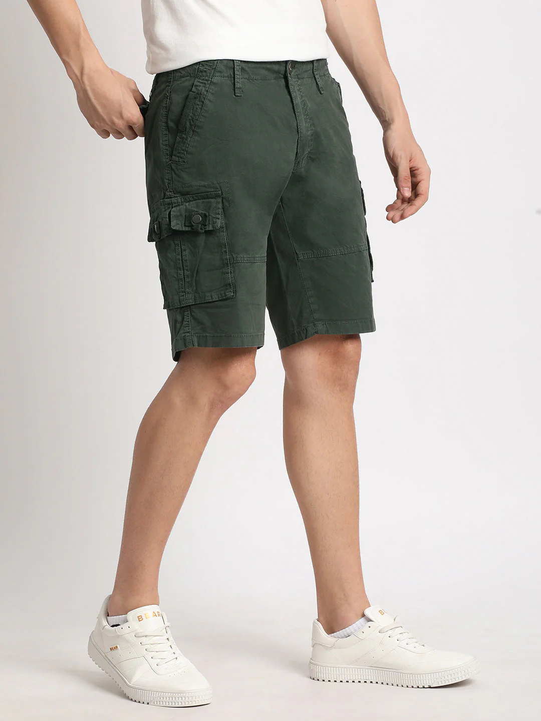 Men Green Solid Regular Fit Cotton Cargo Shorts - Image 3