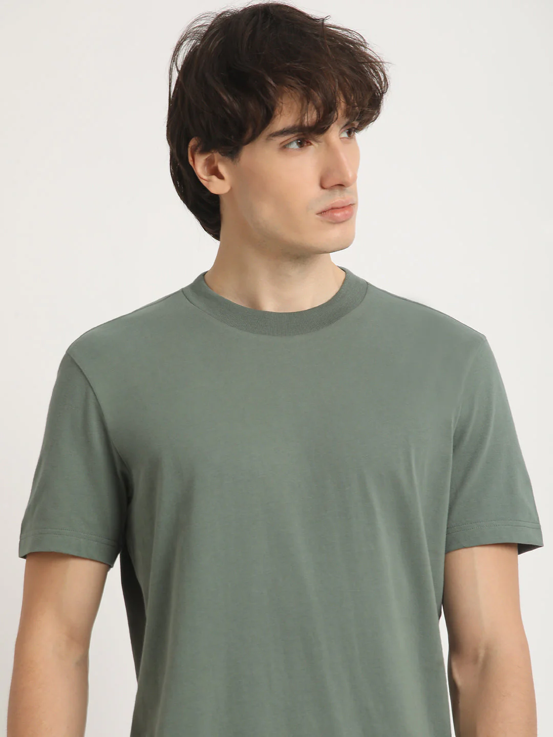 Men Green Solid Regular Fit Round Neck T Shirt | The Bear House - Image 2
