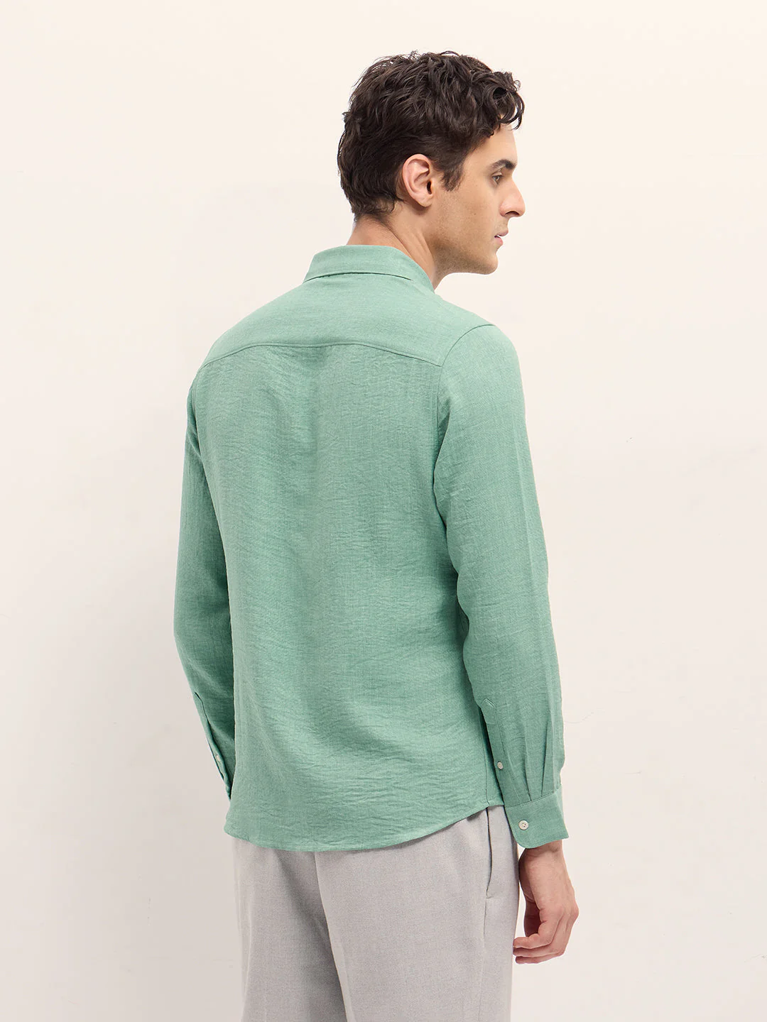 Men Green Solid Seersucker Effect Slim Fit Casual Shirt - Image 2