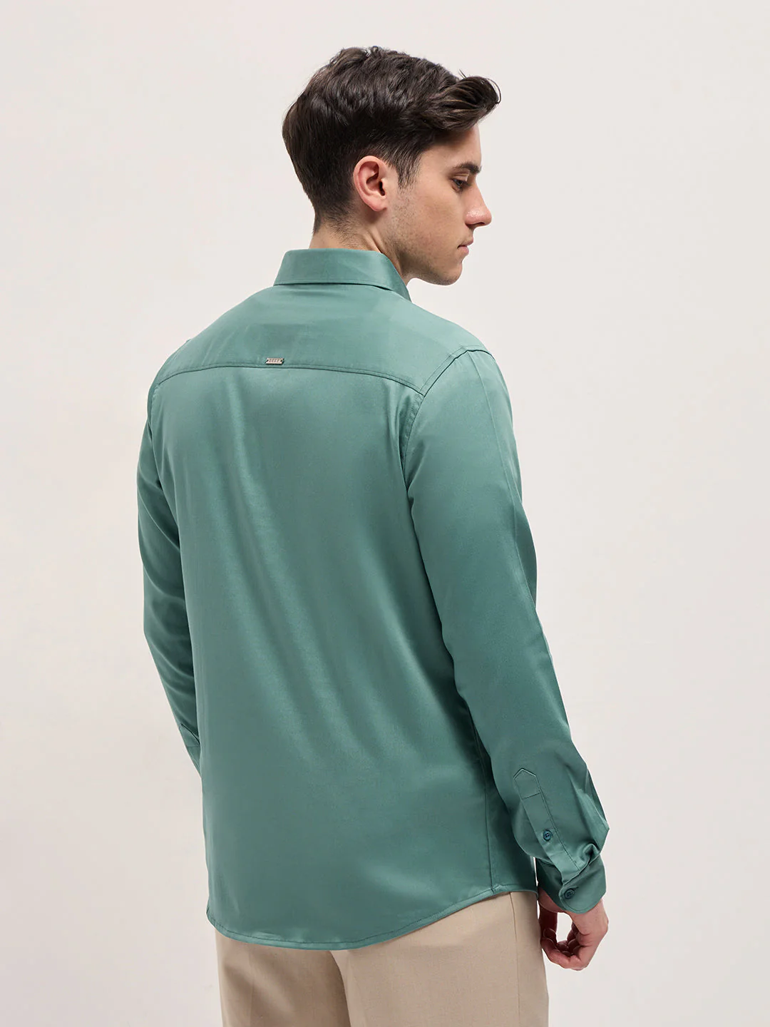 Men Green Solid Slim Fit Casual Shirt - Image 2