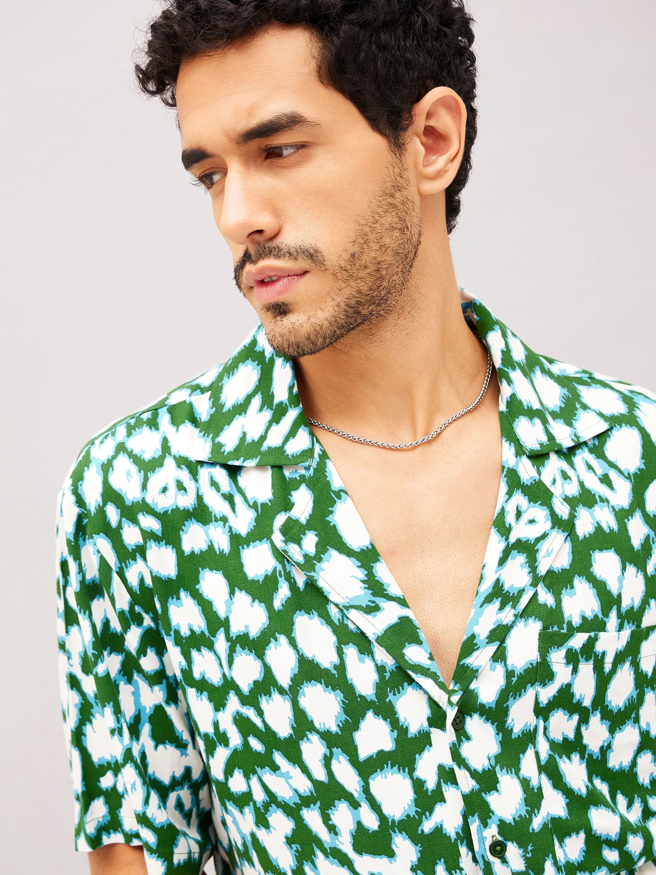 Men Green & White Abstract Short Sleeve Relax Shirt - Image 4