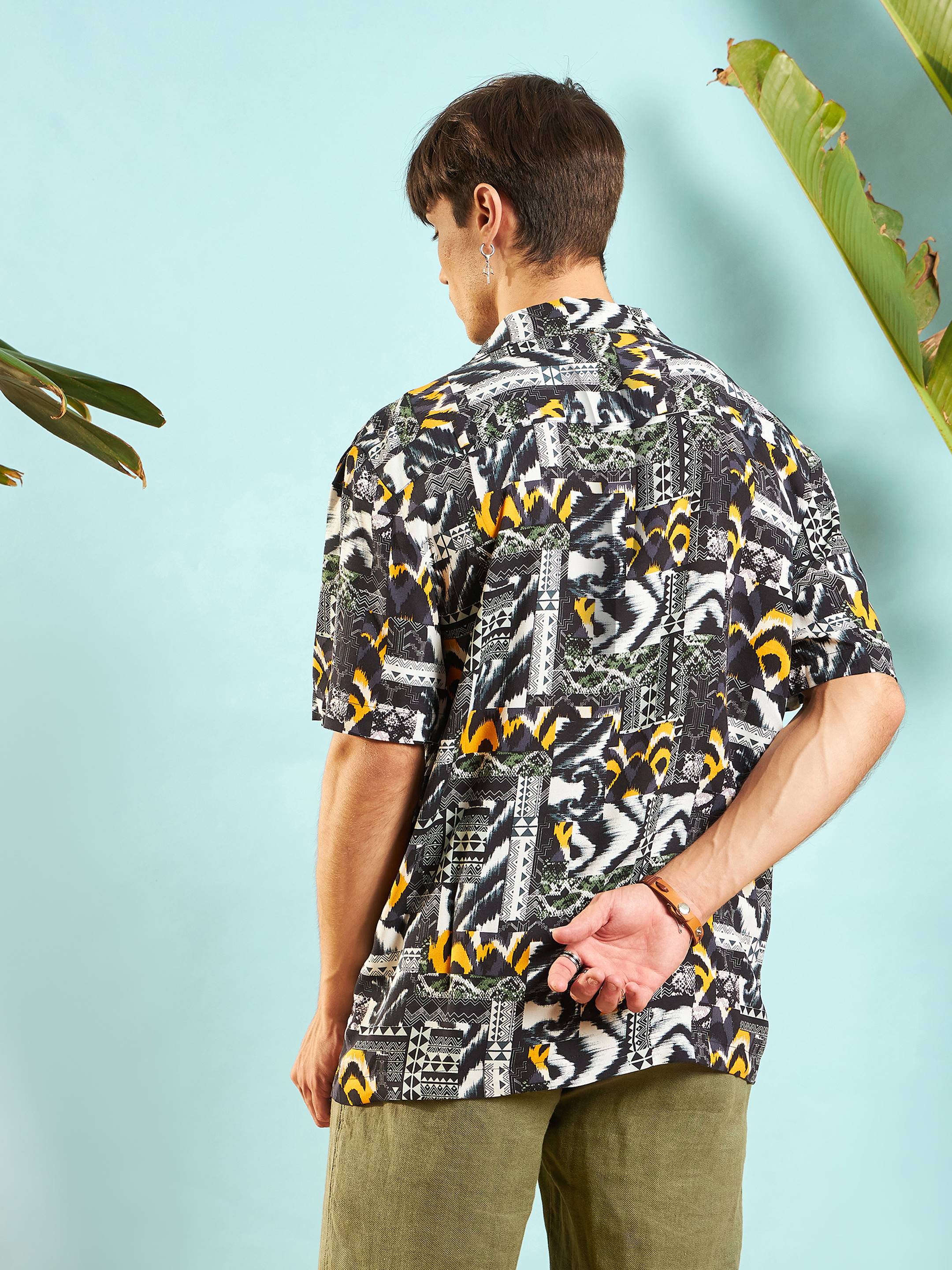 Men Grey & Black Conversational Print Relax Fit Shirt - Image 5