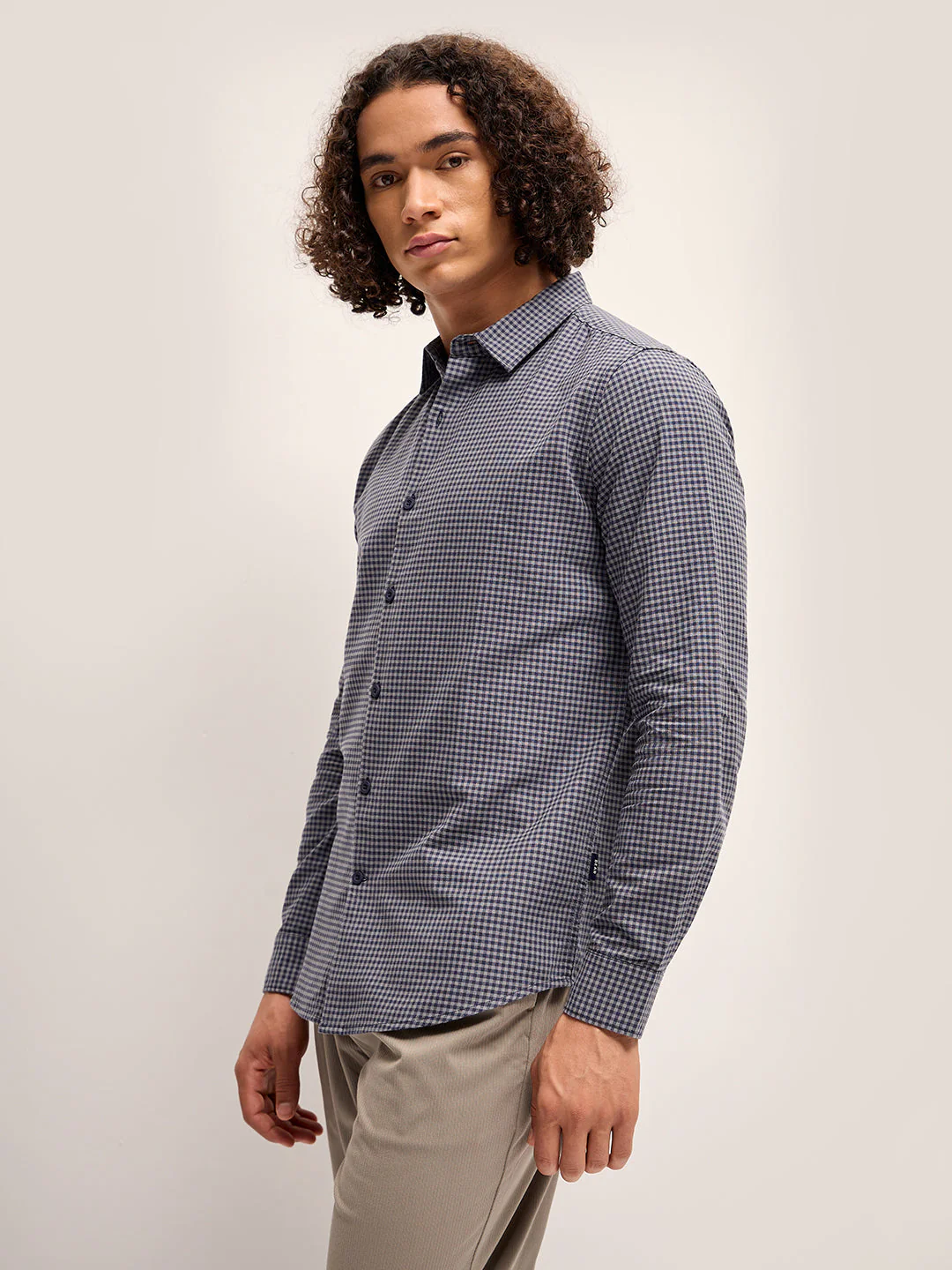 Men Grey Checked Slim Fit Casual Shirt - Image 3