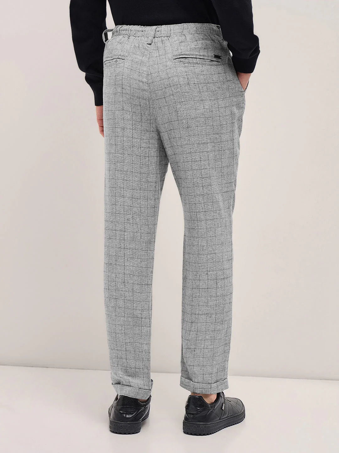 Men Grey Checked Tapered Fit Elasticated Waist Casual Trouser - Image 2