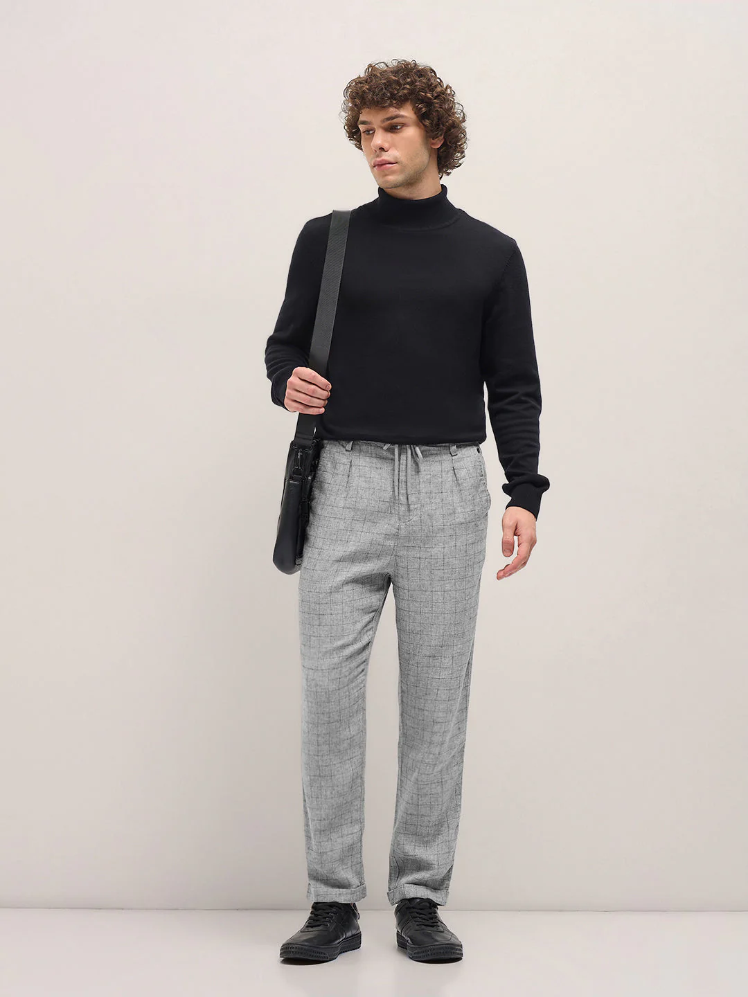 Men Grey Checked Tapered Fit Elasticated Waist Casual Trouser - Image 4