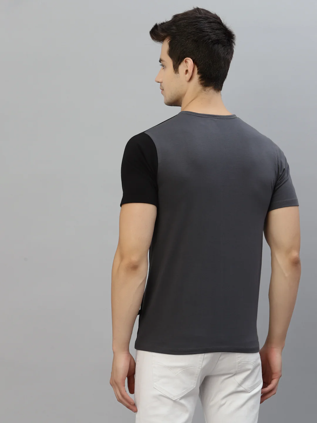 Men Grey Colorblocked T-shirt - Image 2