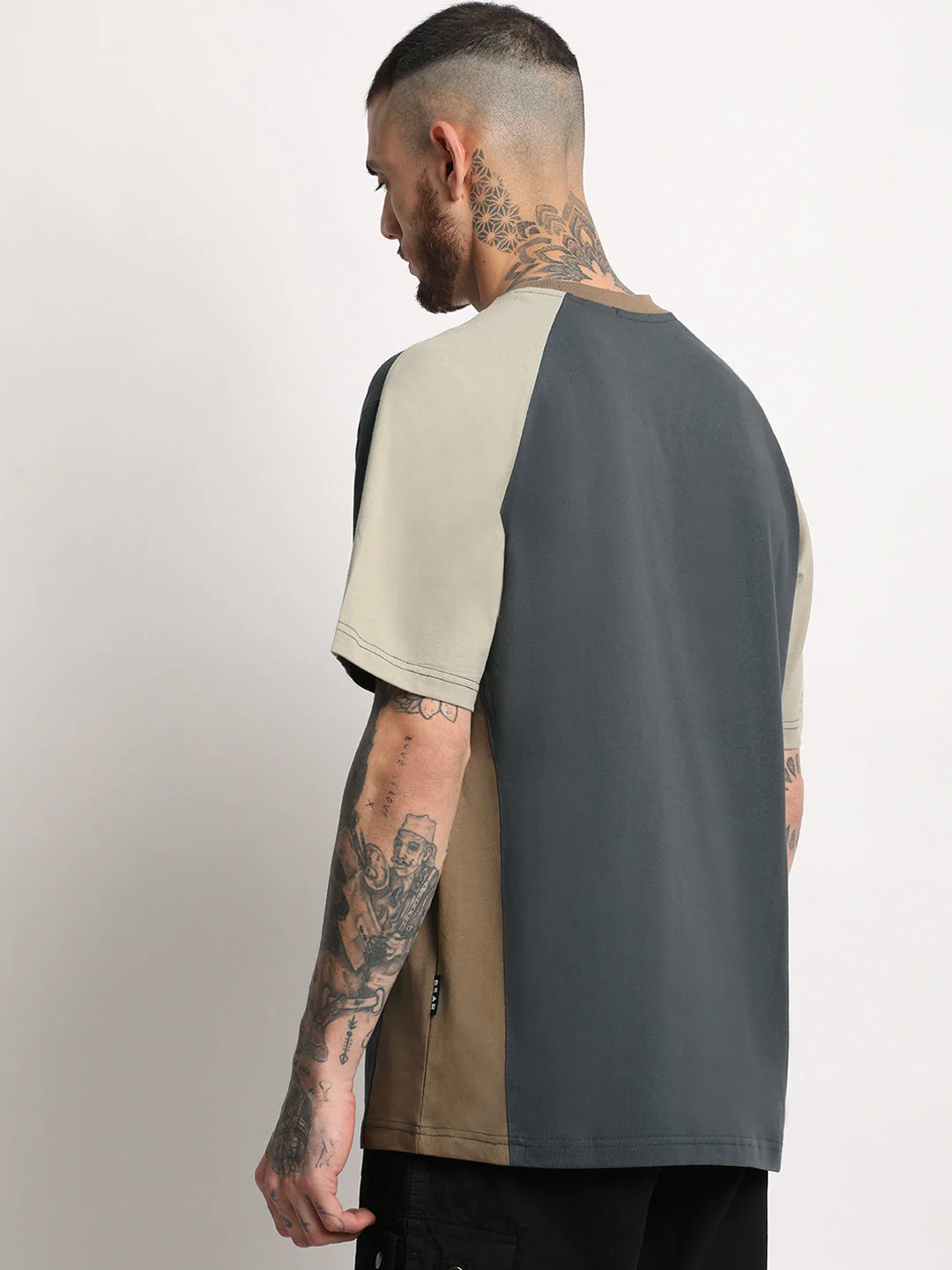 Men  Grey Colourblocked Round Neck T-shirt - Image 4