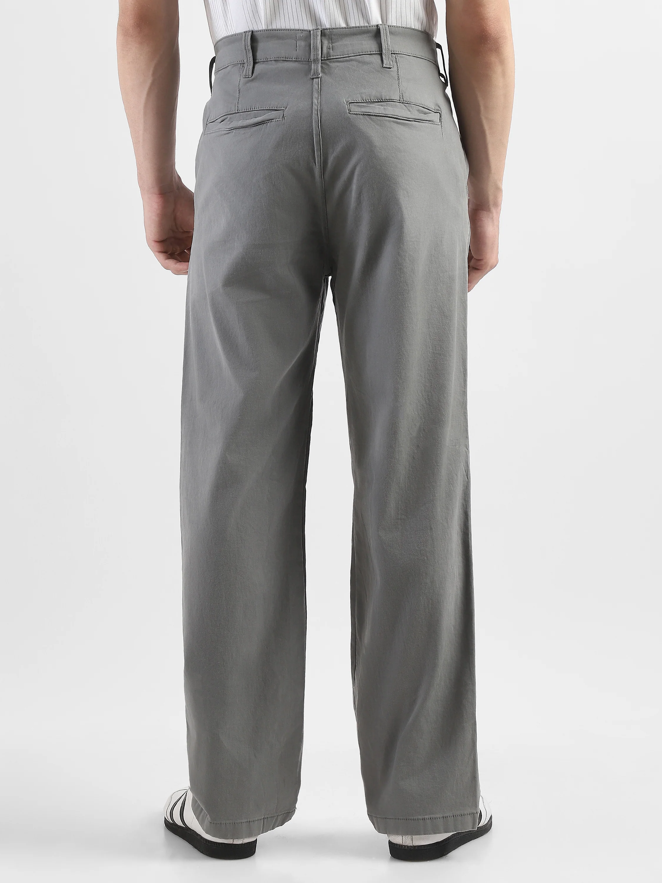 Men Grey Straight Fit Trousers - Image 4