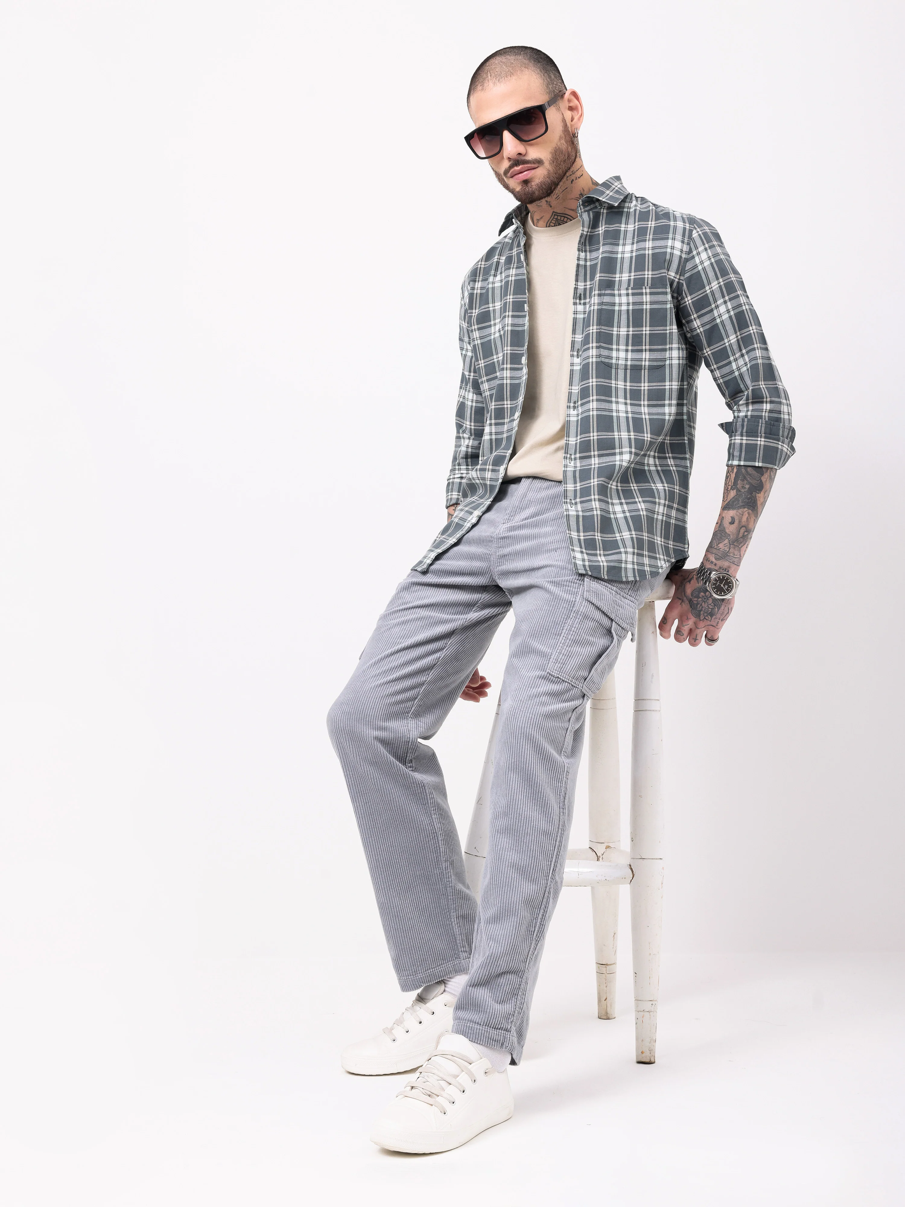 Men Grey Corduroy Regular Fit Cargo Pants - Image 5