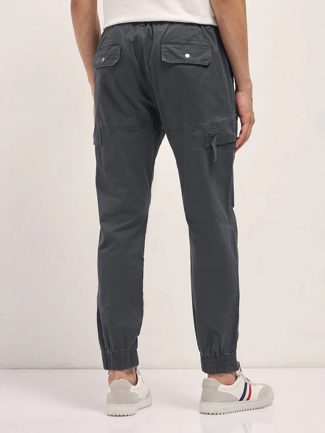 Men Grey Cotton Relaxed Fit Cargo Pants - Image 2