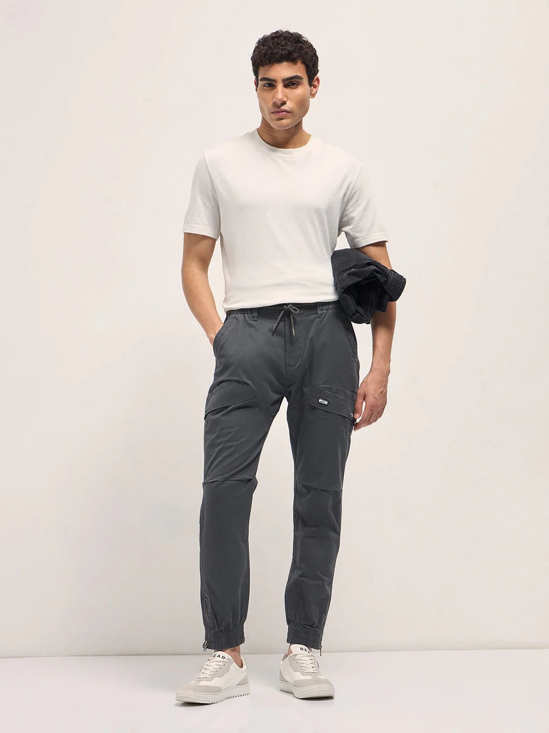 Men Grey Cotton Relaxed Fit Cargo Pants - Image 4