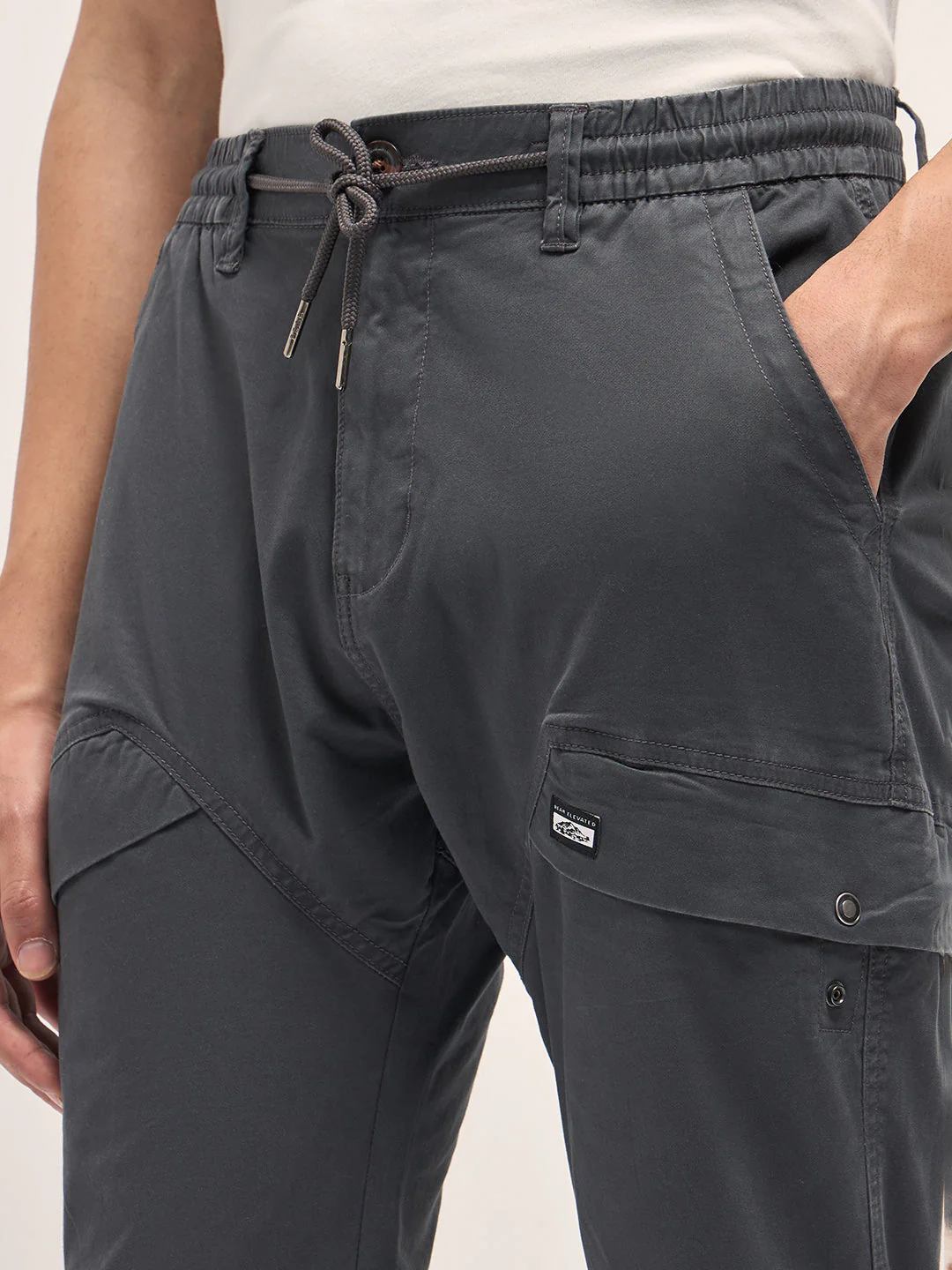 Men Grey Cotton Relaxed Fit Cargo Pants - Image 5