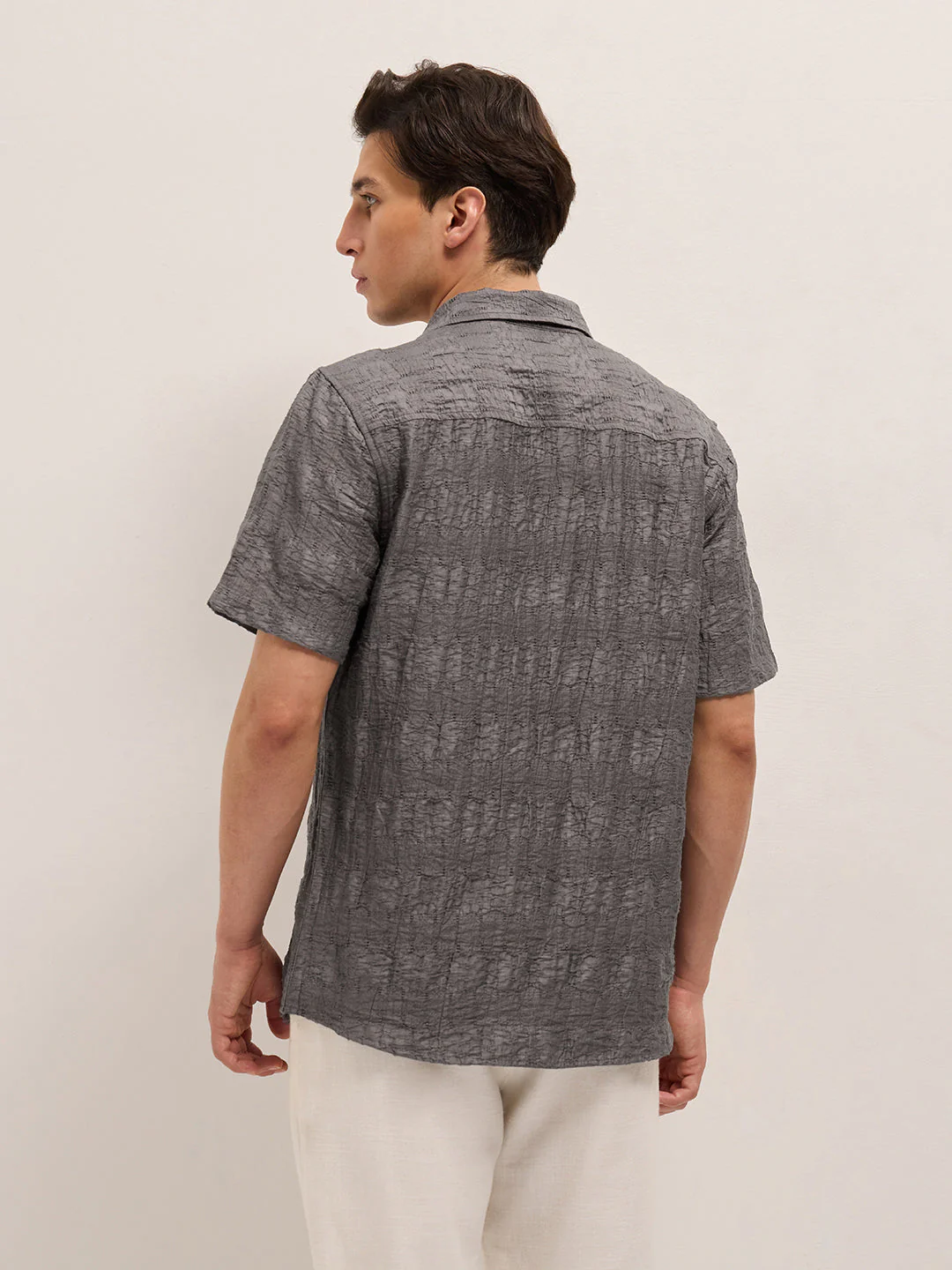 Men Grey Crinkle Textured Regular Fit Half-Sleeve Casual Shirt - Image 2