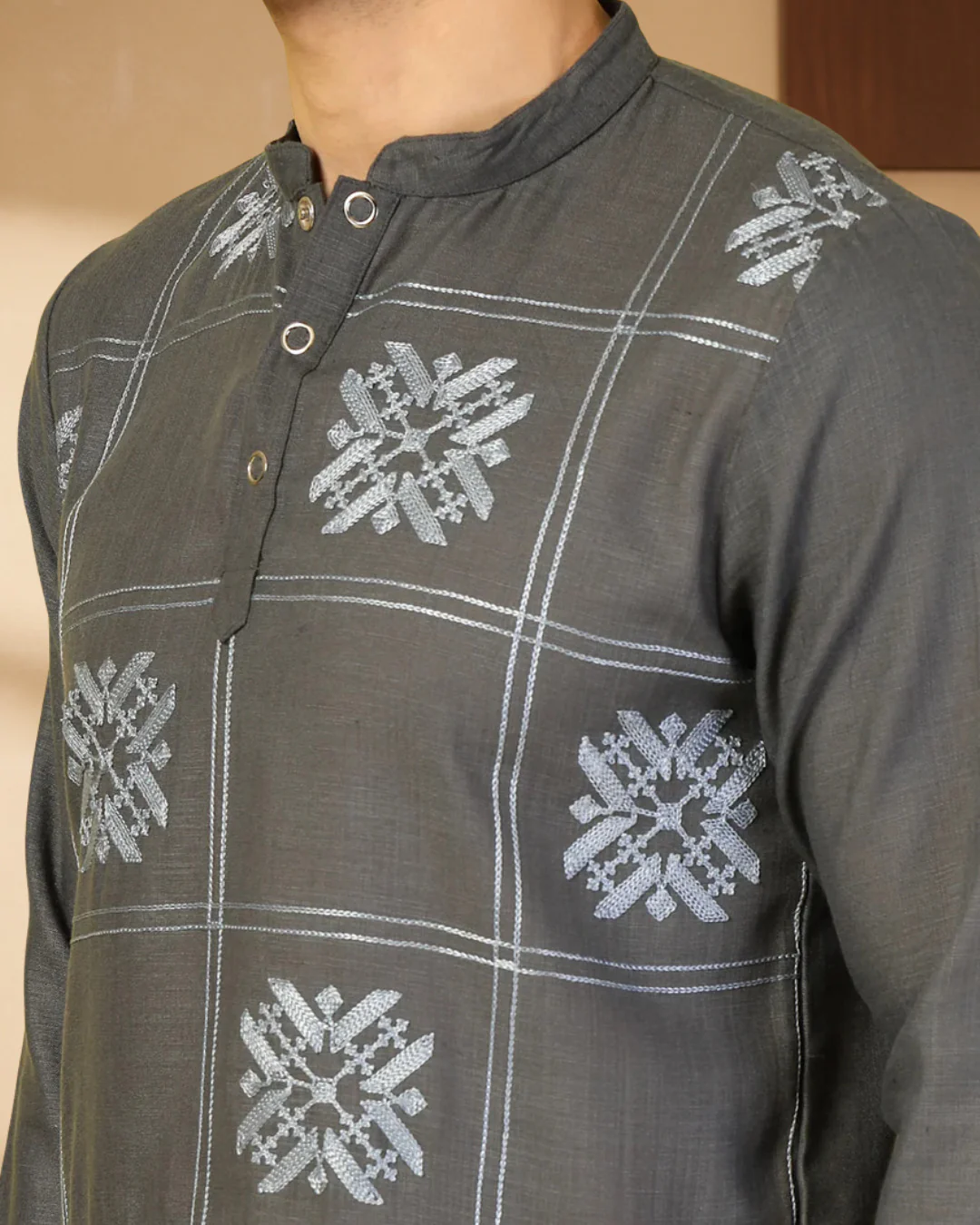 Men Grey Embroidered Kurta - Image 6