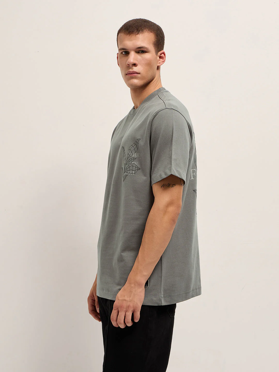 Men Grey Graphic Back Print Oversized Crew Neck T-Shirt - Image 3