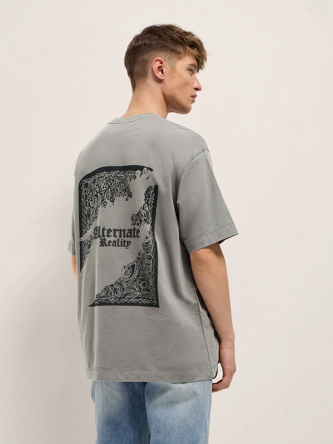 Men Grey Graphic Back Print Oversized Crew Neck T-Shirt - Image 3