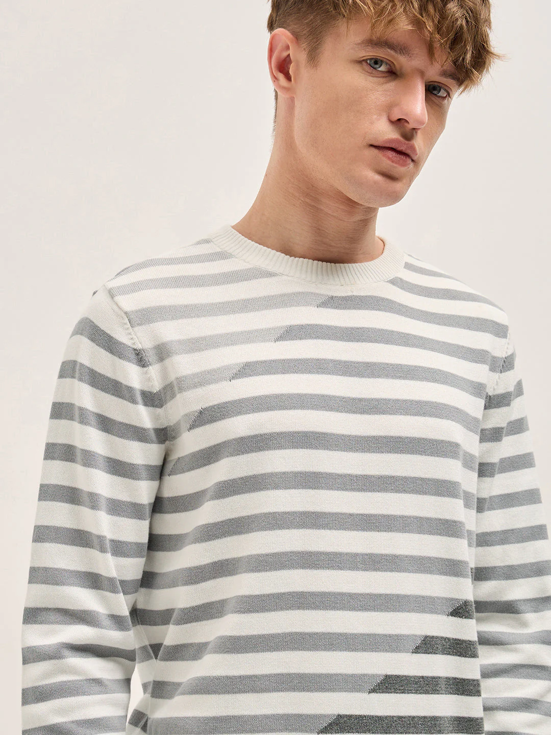 Men Grey Horizontal Striped Slim Fit Ribbed Crew Neck T-shirt - Image 5