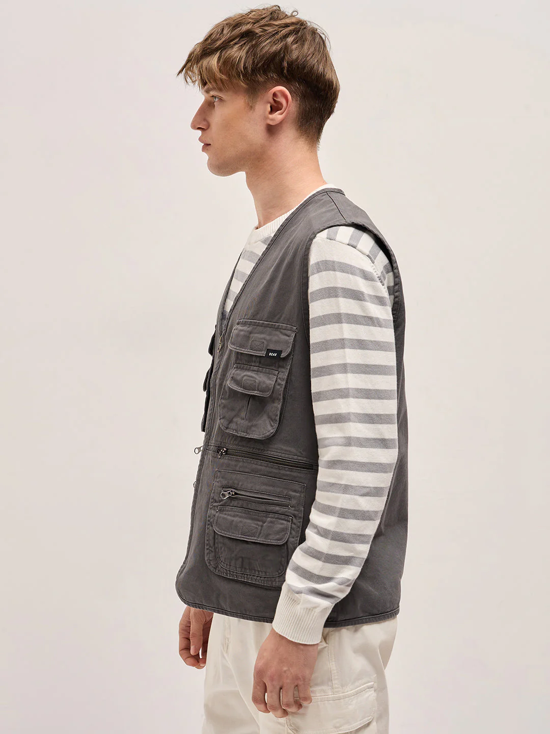 Men Grey Outdoor Utility Multi-Pocket Vest Jacket - Image 3