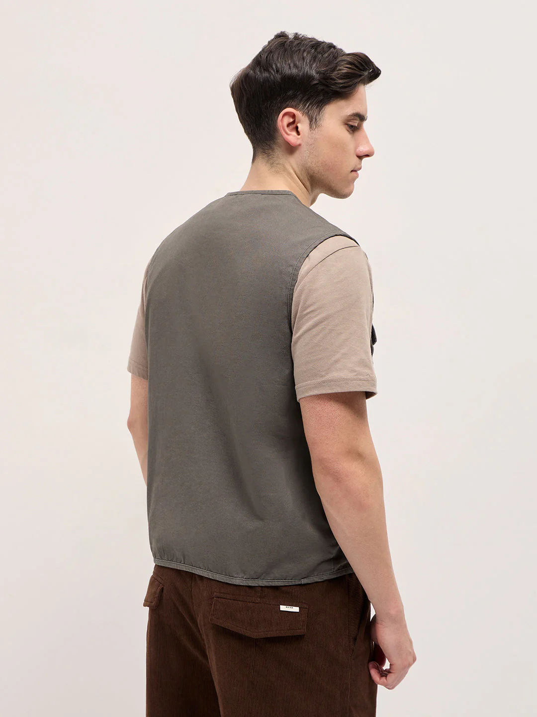 Men Grey Outdoor Utility Multi-Pocket Vest Jacket - Image 2