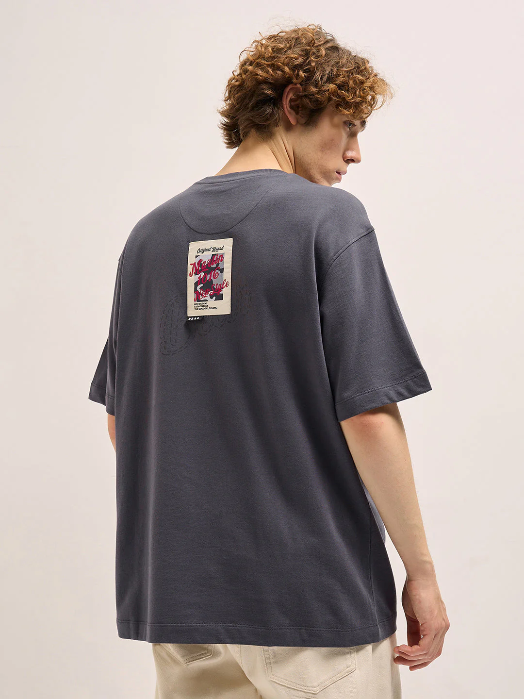 Men Grey Oversize Graphic Print Crew Neck T-shirt - Image 5