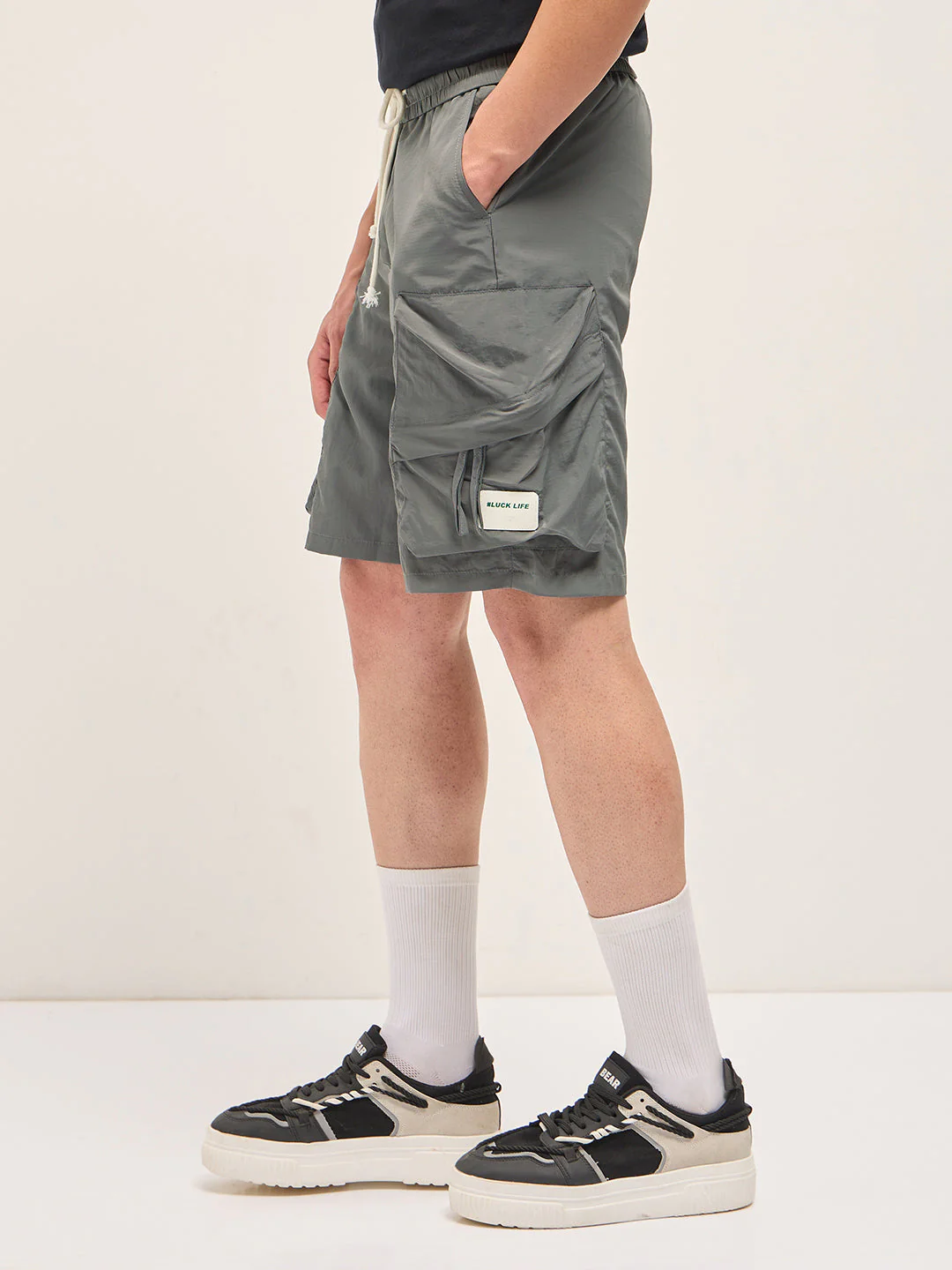 Men Grey Polyester Regular Fit Knee-Length Cargo Shorts - Image 3