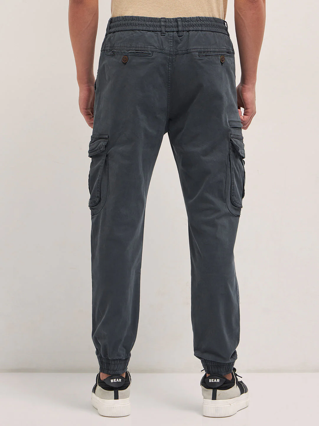 Men Grey Regular Fit Cargo Pants - Image 2