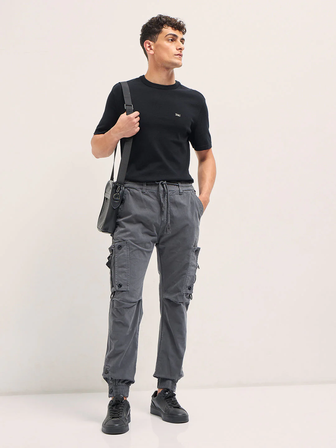 Men Grey Regular Fit Cargo Pants - Image 4