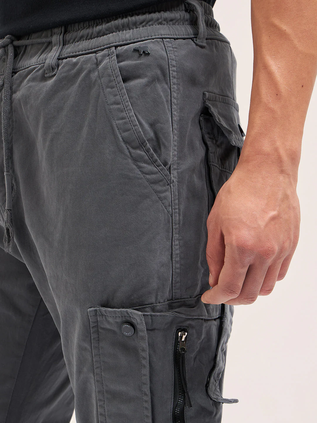 Men Grey Regular Fit Cargo Pants - Image 5