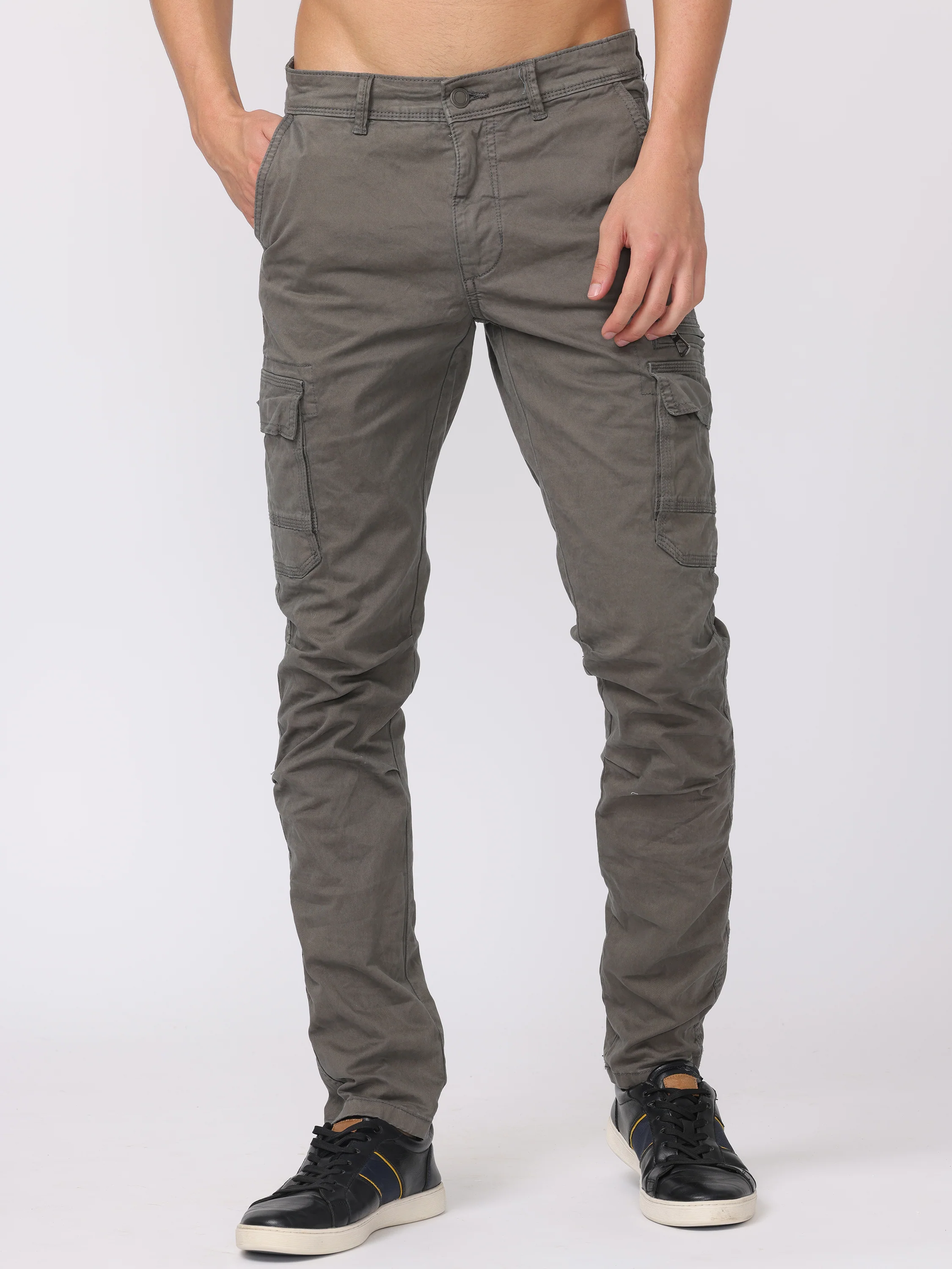 Men Grey Regular Fit Cargo Pants - Image 3