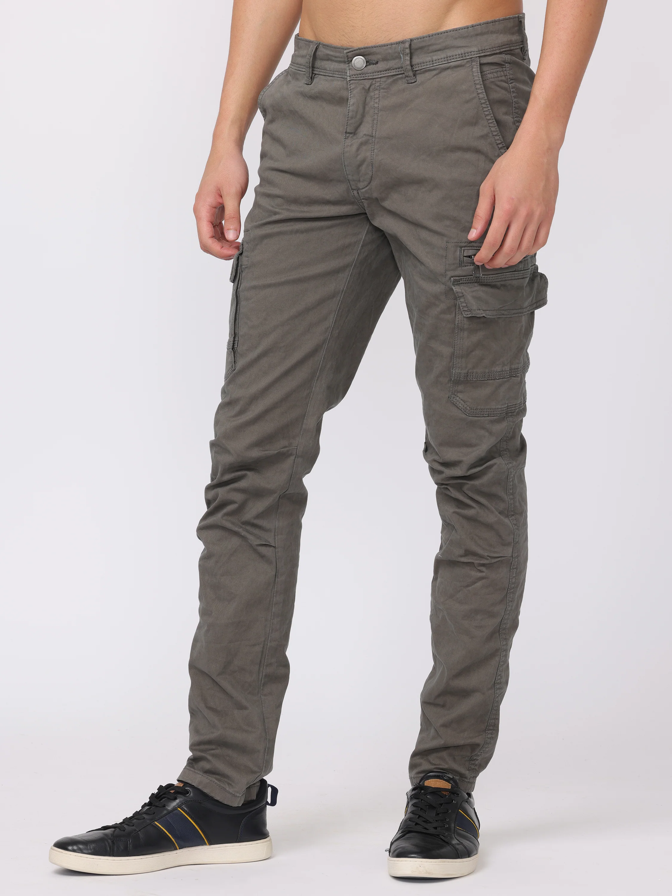 Men Grey Regular Fit Cargo Pants - Image 4