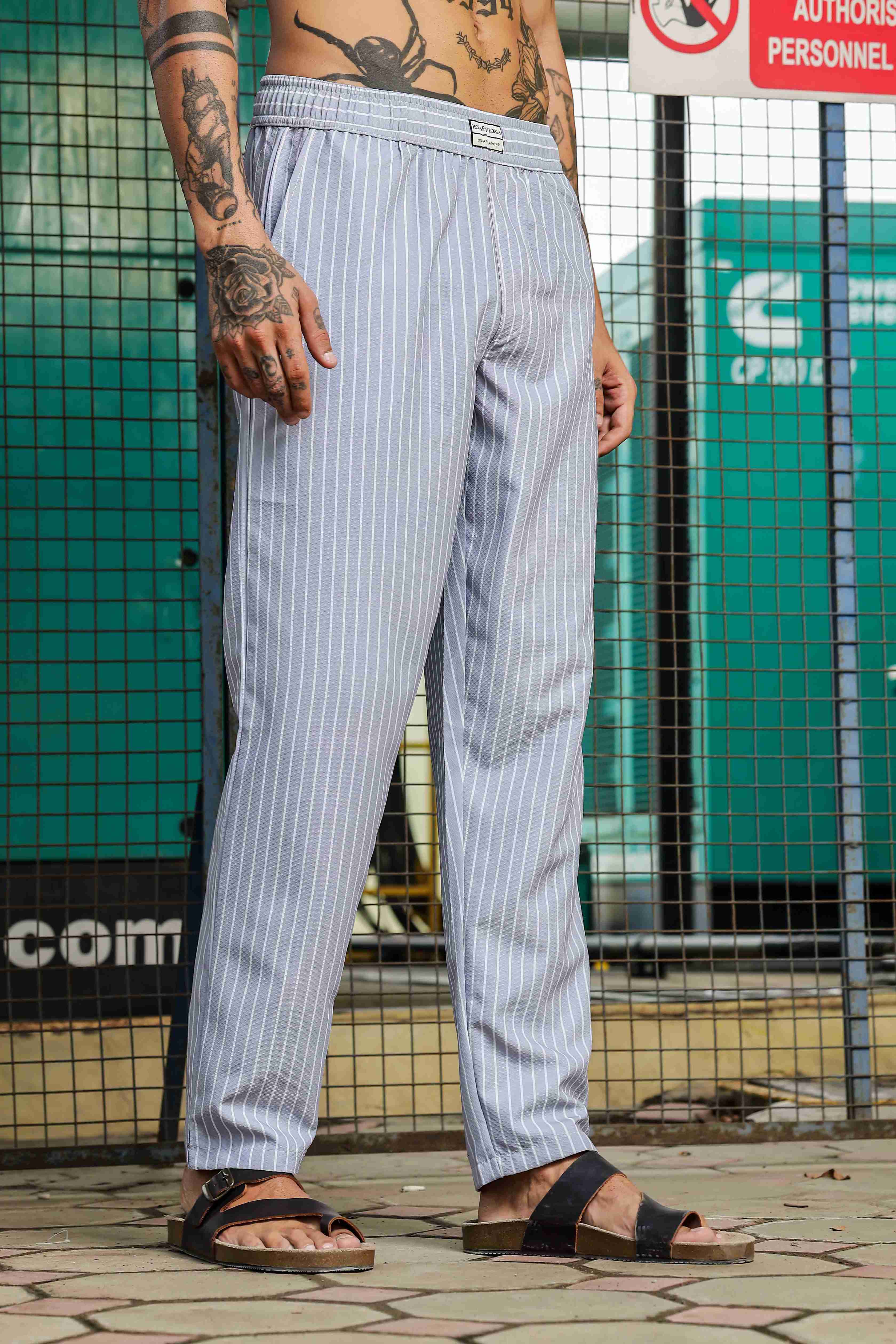 Men Grey Relaxed Fit Pants - Image 3