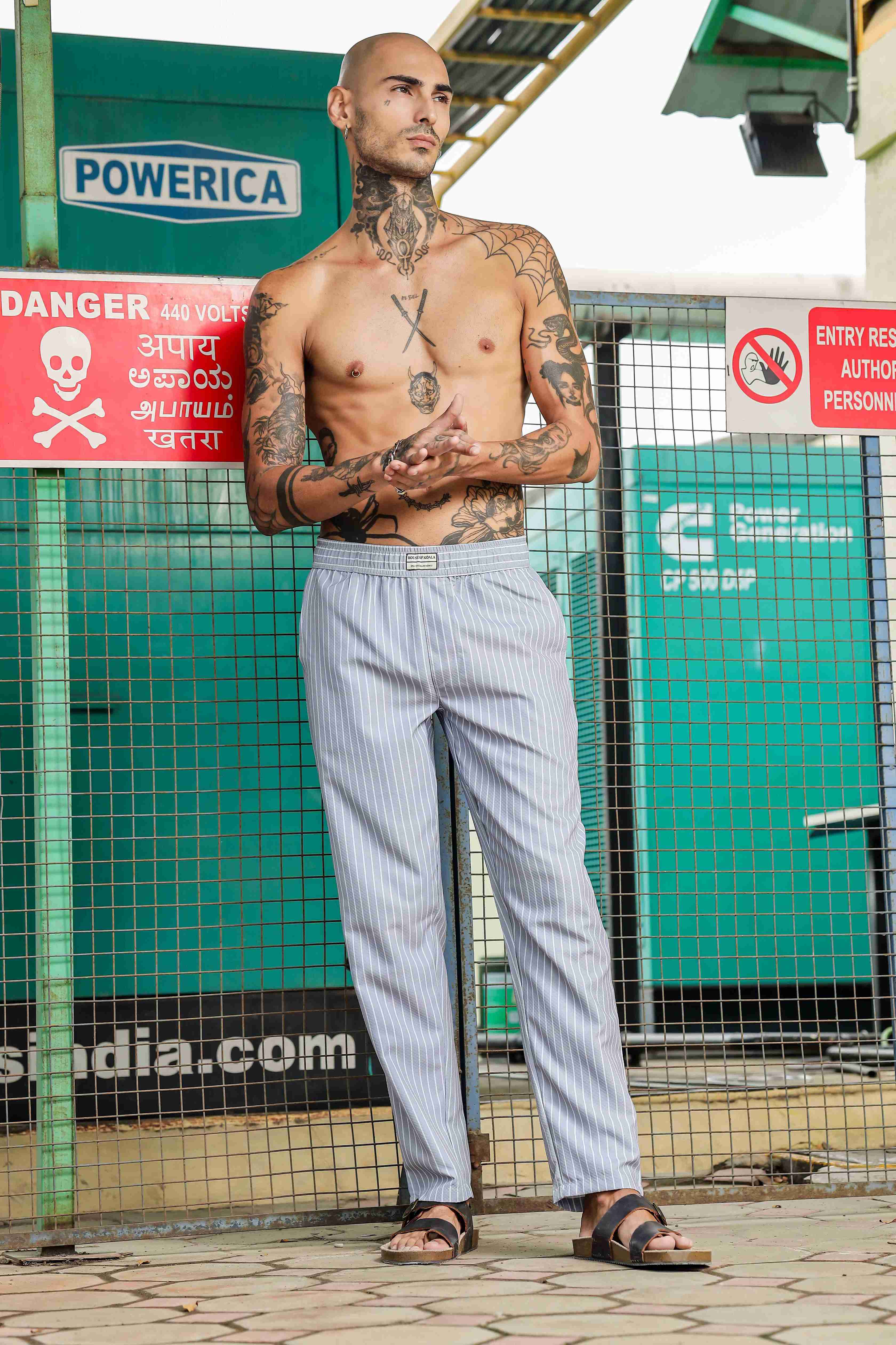 Men Grey Relaxed Fit Pants - Image 7