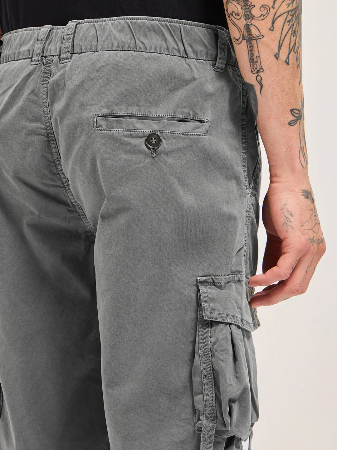 Men Grey Solid Cotton Cargo Shorts - Image 6