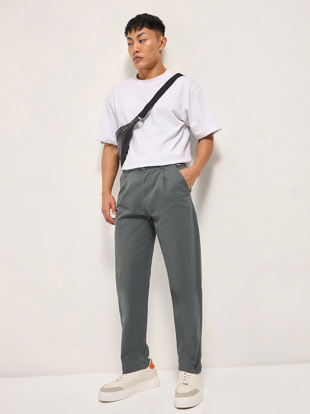 Men Grey Solid Casual Chino Trouser - Image 4
