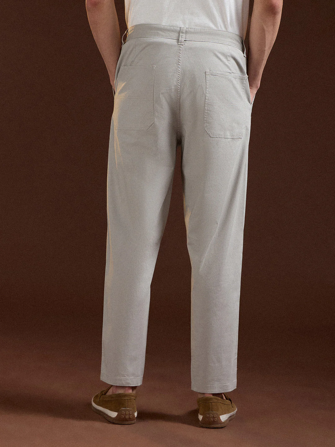 Men Grey Solid Cropped Carrot Fit Casual Chino Trouser - Image 2