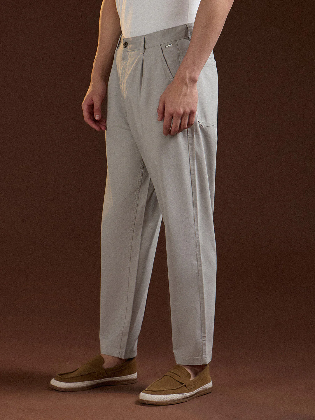 Men Grey Solid Cropped Carrot Fit Casual Chino Trouser - Image 3