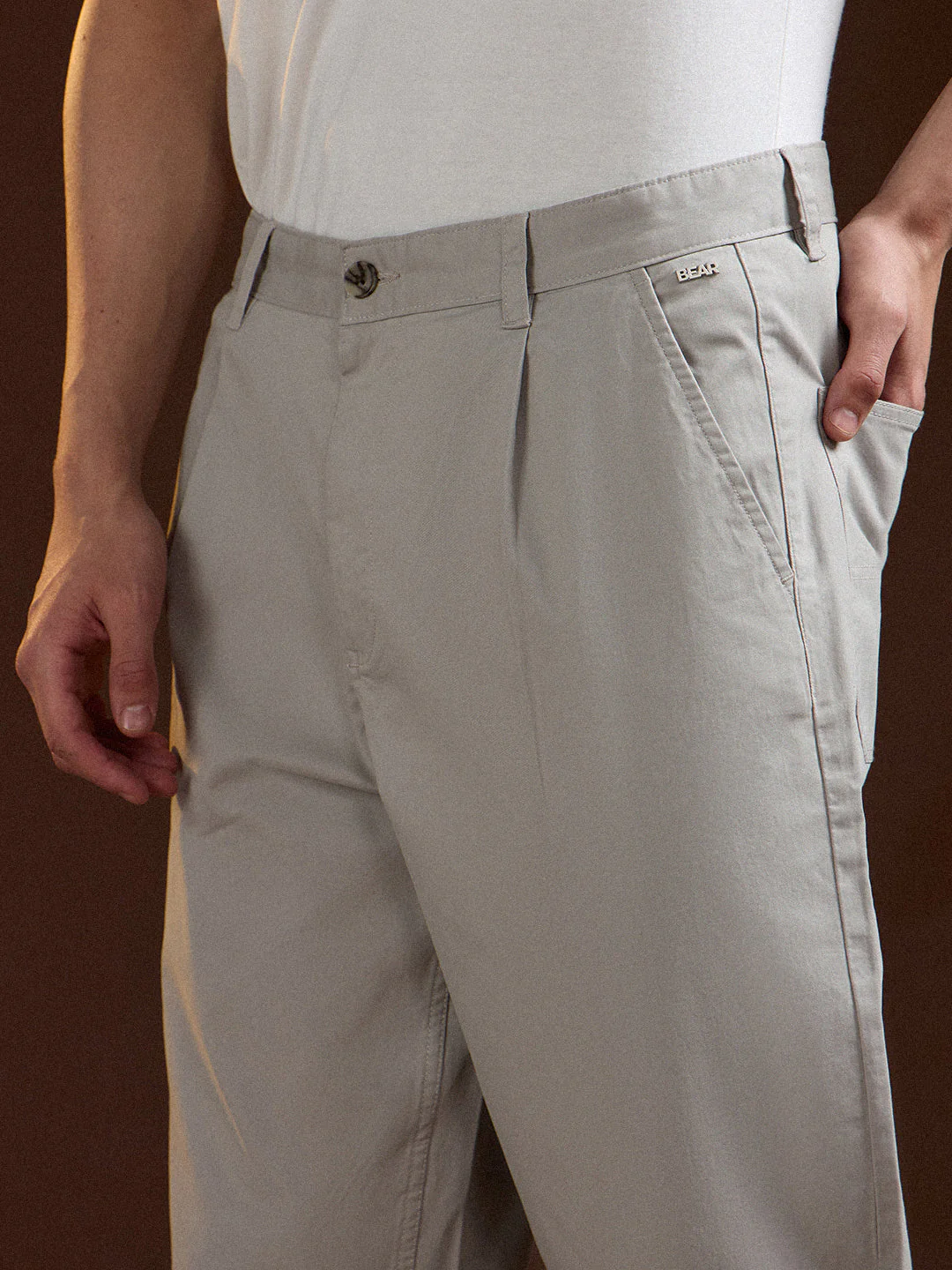 Men Grey Solid Cropped Carrot Fit Casual Chino Trouser - Image 5