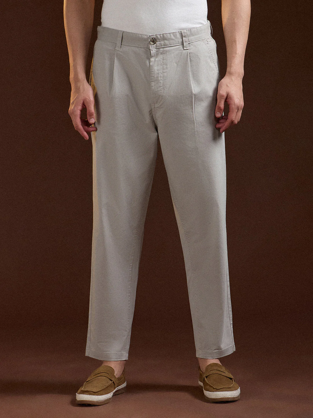 Men Grey Solid Cropped Carrot Fit Casual Chino Trouser - Image 7