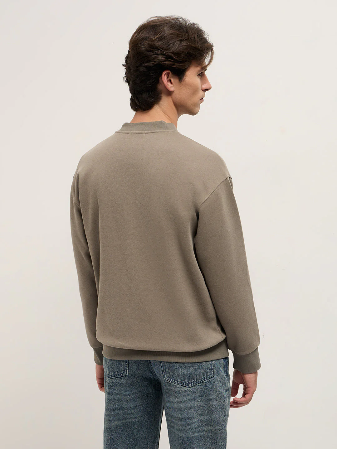 Men Grey Solid Relaxed Fit Henley Neck T-Shirt - Image 2