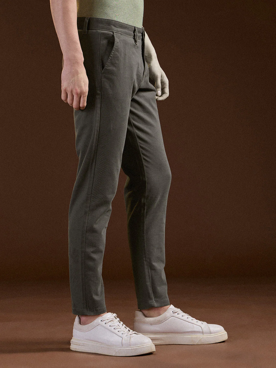 Men Grey Solid Slim Fit Casual Chino Trouser - Image 3