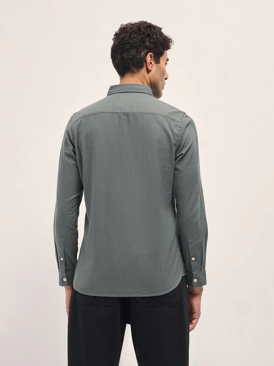 Men Grey Solid Slim Fit Cotton Casual Shirt - Image 2