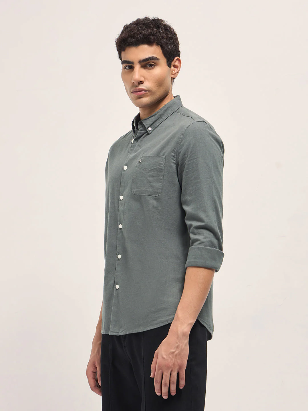 Men Grey Solid Slim Fit Cotton Casual Shirt - Image 3