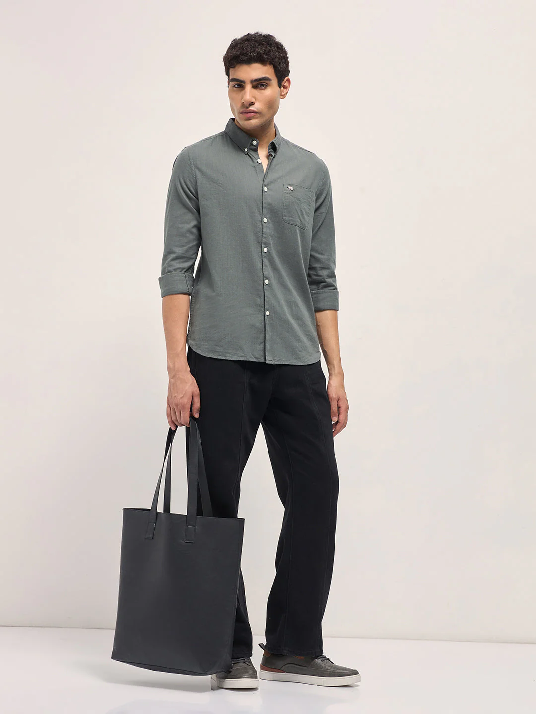 Men Grey Solid Slim Fit Cotton Casual Shirt - Image 4