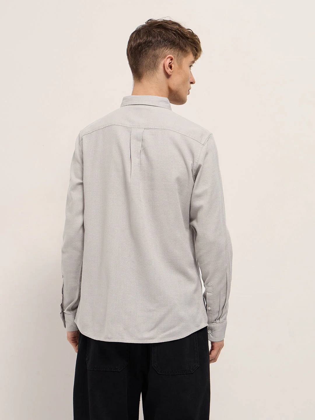 Men Grey Solid Slim Fit Cotton Casual Shirt - Image 2