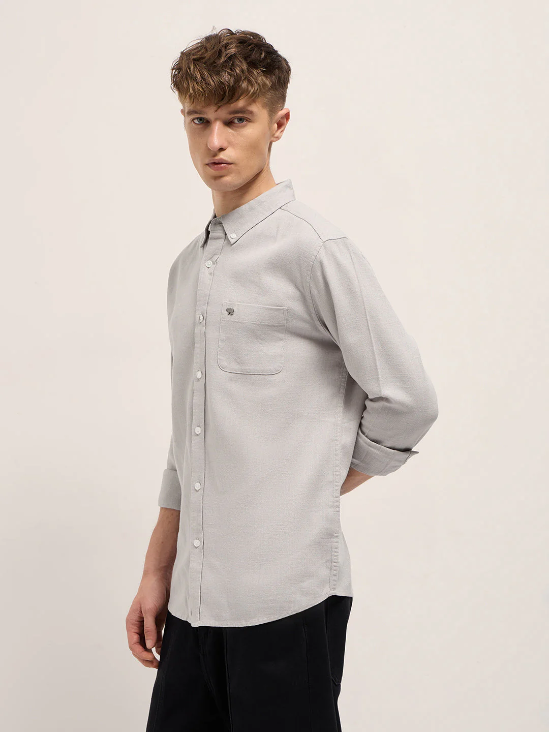 Men Grey Solid Slim Fit Cotton Casual Shirt - Image 3