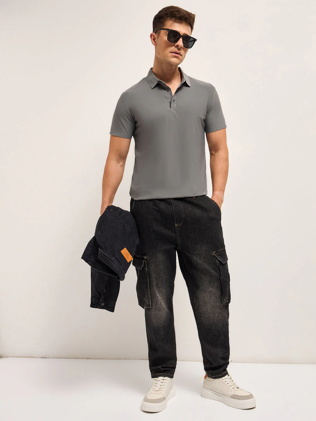 Men Grey Solid Slim Fit Polo T-shirt - Image 4