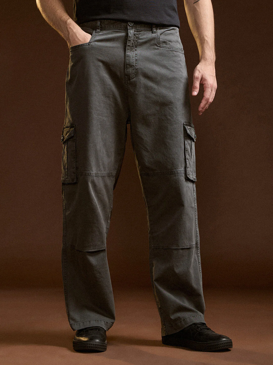 Men Grey Solid Straight Fit Functional & Stylish Cargo Pant - Image 2