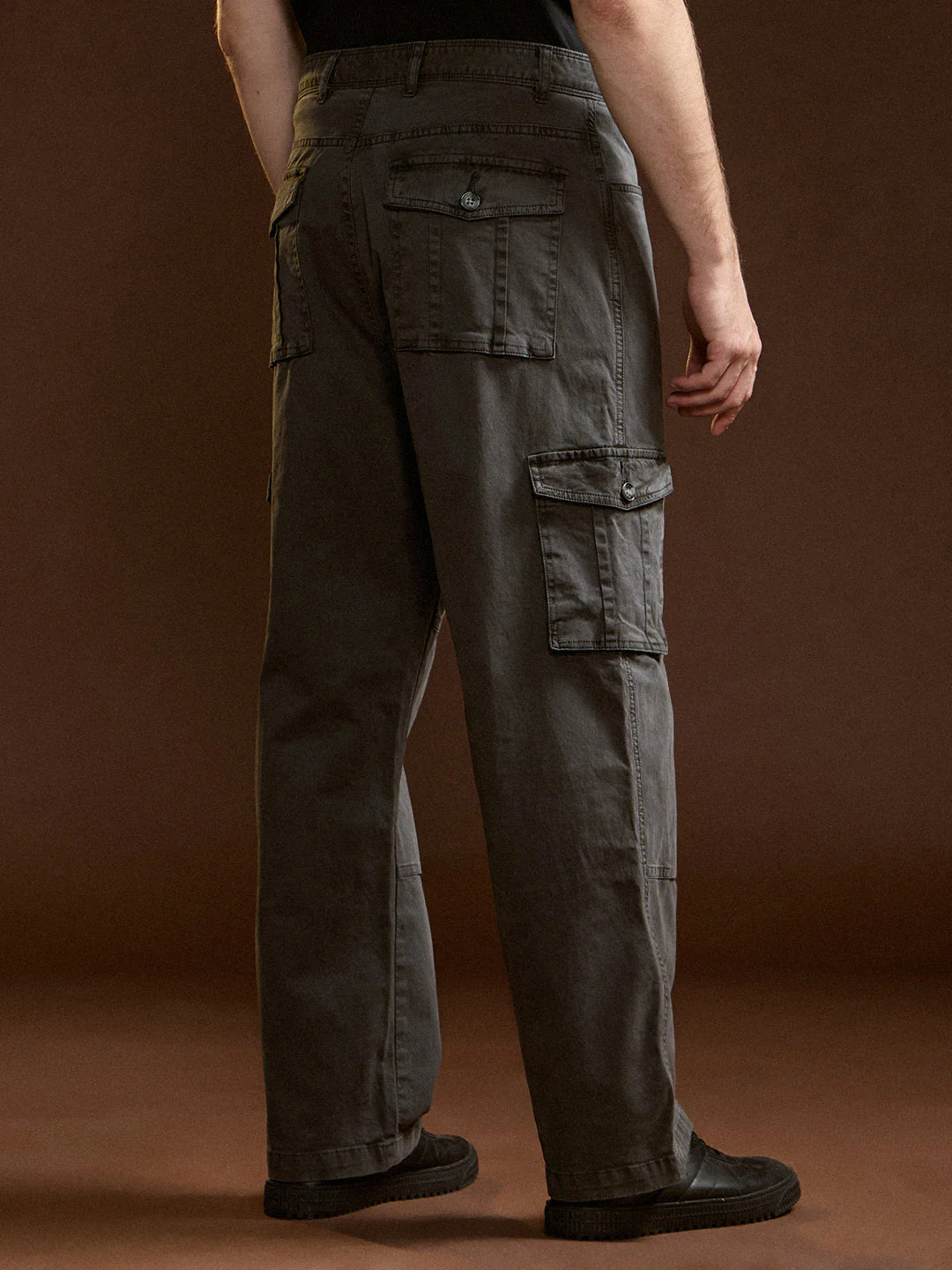 Men Grey Solid Straight Fit Functional & Stylish Cargo Pant - Image 3