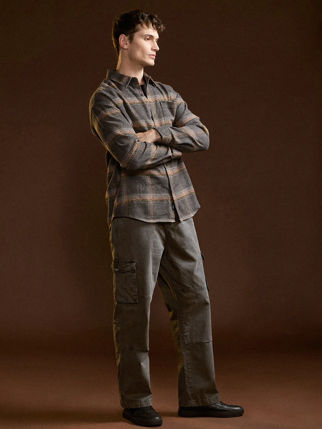 Men Grey Solid Straight Fit Functional & Stylish Cargo Pant - Image 4