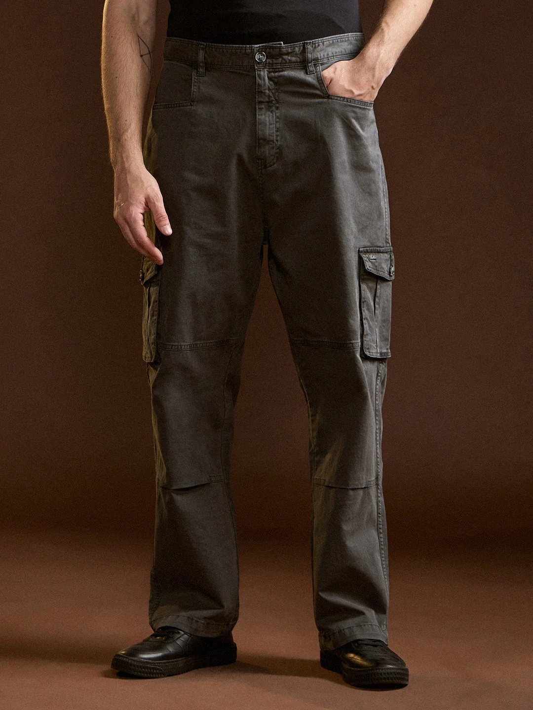 Men Grey Solid Straight Fit Functional & Stylish Cargo Pant - Image 7